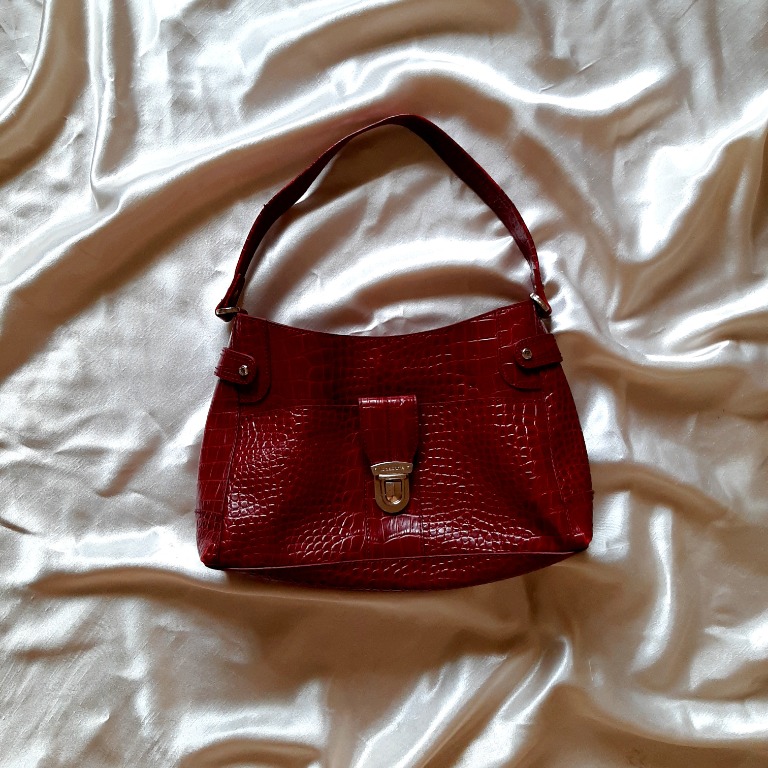 Liz Claiborne Red Shoulder Bag  Red shoulder bags, Shoulder bag, Bags