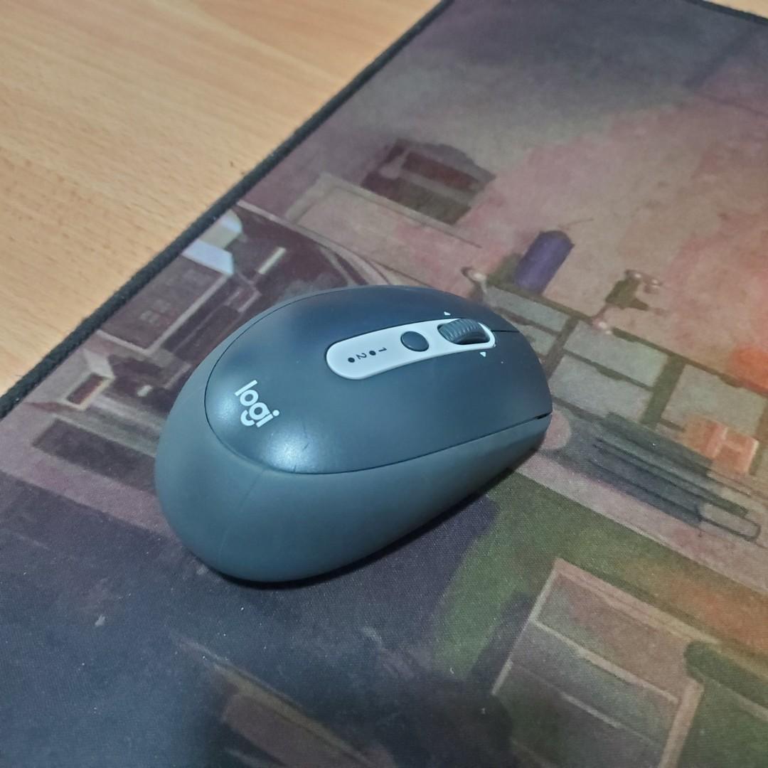 M585 Multi Device Logitech Mouse (Category: Mouse & Mousepads) located in Kuala Lumpur. Submitted by husseinriz (Listing ID 1069469104, Image 3). Description: Condition 8.5, selling to upgrade. Can connect up to 2 multiple device. USB donggle and Bluetooth. 7 programmable clicks..