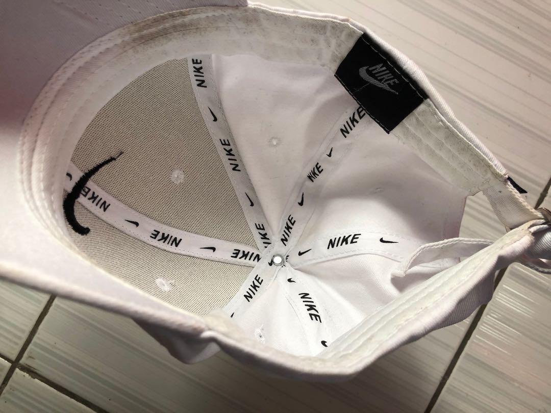 Nike Cap (Category: Cap & Hats) located in Sungai Buloh. Submitted by southernbder (Listing ID 1069424261, Image 2). Description: Urgent sale !! nike cap condition 9/10 colour putih mulus boleh tengok dekat feed item NIKE lain semua nak letgo sbb nak guna duit.