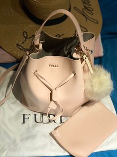 (Category: ) located in . Submitted by vickycloset (Listing ID 1069471221, Image 1). Description: .
