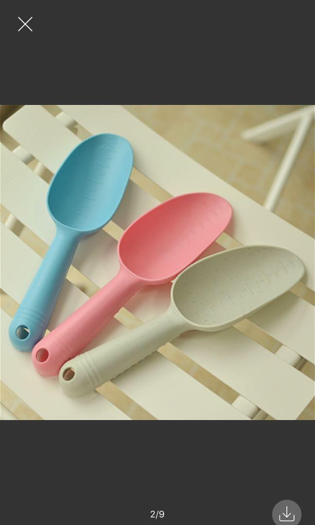 Potting tool (Category: Gardening Tools & Ornaments) located in Singapore. Submitted by weiwei123 (Listing ID 1069479871, Image 1). Description: Use for transferring of soil and basic digging and mixing of soil .