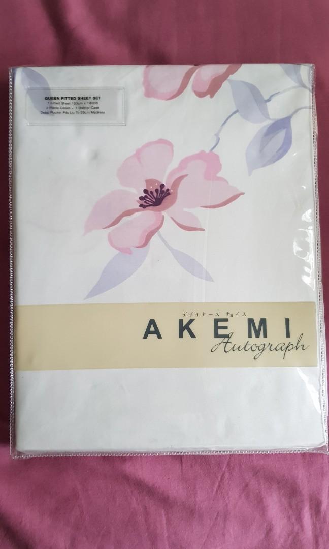 queen size bedsheet (Category: Bed Frames & Mattresses) located in Singapore. Submitted by sky_1975 (Listing ID 1069489447, Image 1). Description: offer a price if serious buying. self collect only..