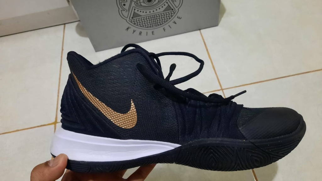 Sepatu basket kyrie irving store