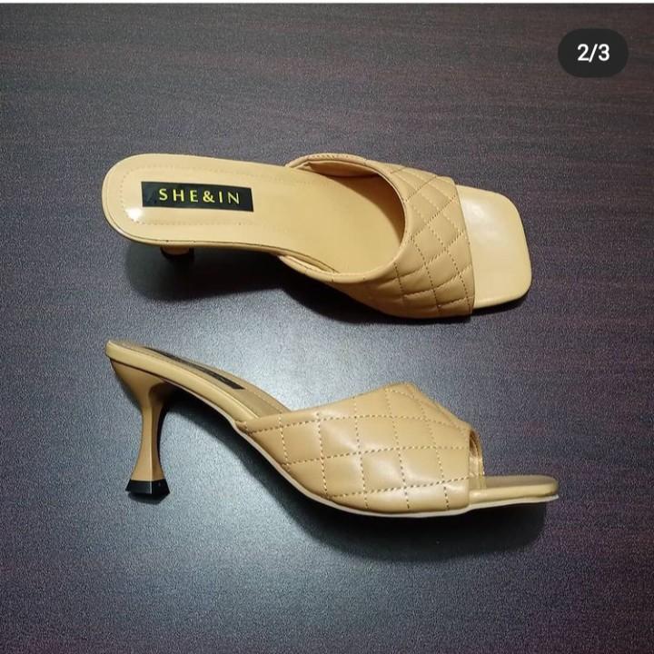 wide women's mules