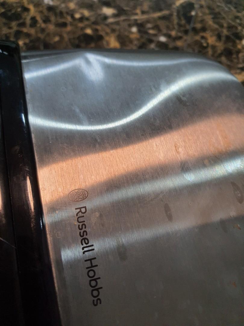 Toaster (Category: Ovens & Toasters) located in Subang Jaya. Submitted by jhan1067 (Listing ID 1069452260, Image 3). Description: -good condition -bought this from australia -slidely damage(kemek) on the toaster.