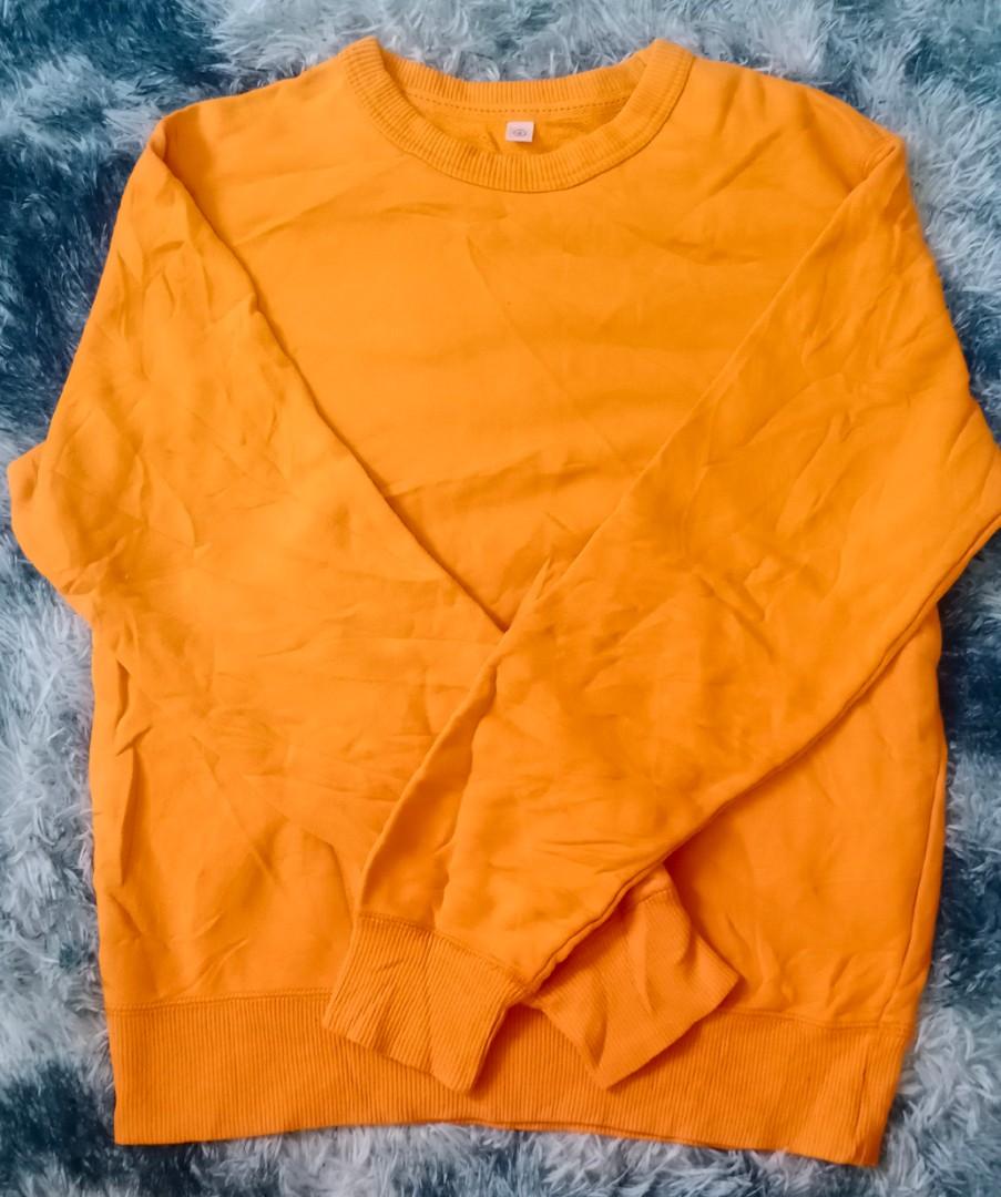 Uniqlo Sweatshirt Women S Fashion Clothes Tops On Carousell
