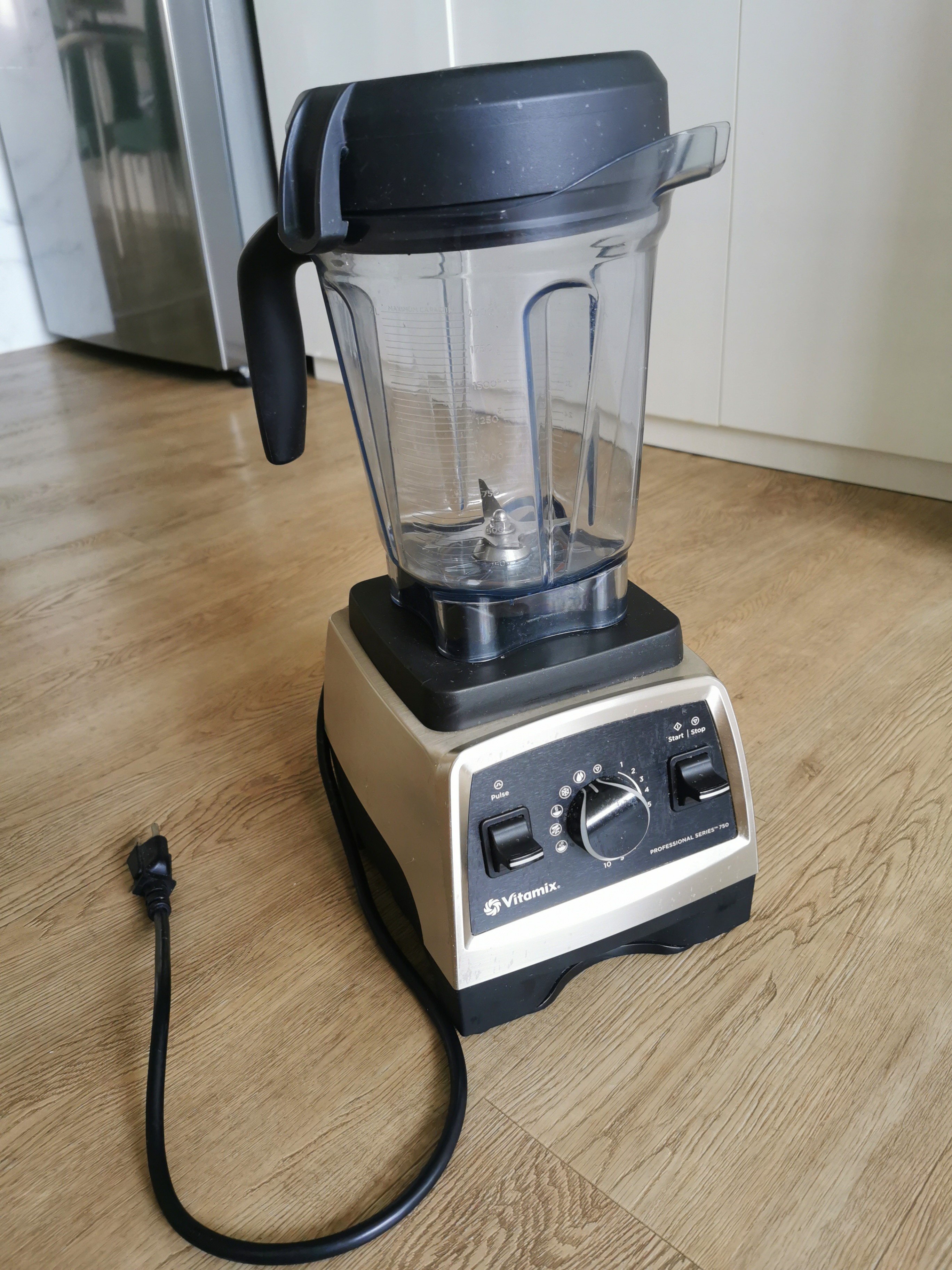 vitamix 750 brushed stainless