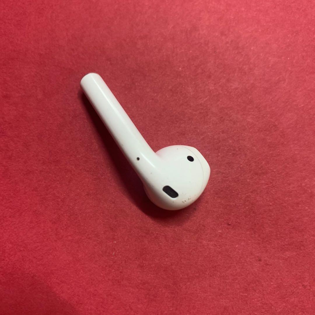 ‼️AirPods Gen 1 Left Pod ONLY‼️ (Category: Portable Audio Accessories) located in Mandaluyong City. Submitted by lady.lannister (Listing ID 1069632678, Image 2). Description: ‼️AirPods Gen 1 LEFT PIECE only ‼️ 2500 ❤️ 💯 Original FIXED PRICE 😘 Model number: A1722 👉 Will provide serial number for interested buyers 👉Fully sanitized ‼️ Replacement for your broken or lost Gen 1 AirPod ‼️ Disclaimer: ✅ Please make sure your charging case is origina