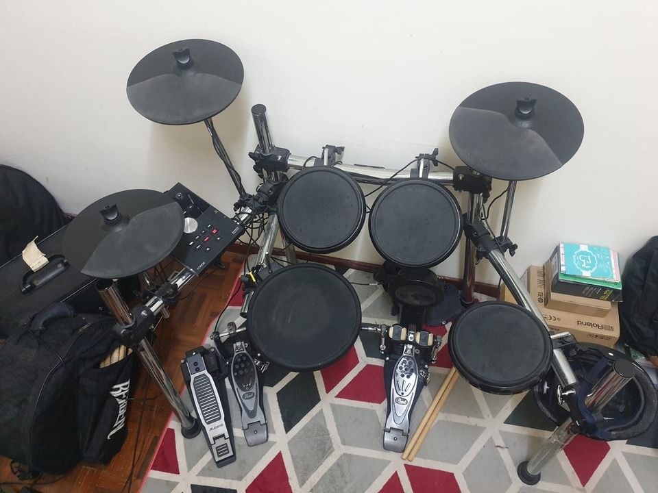 Alesis (Drum Only), Hobbies & Toys, Music & Media, Musical