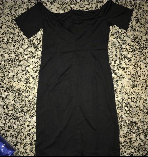 Assorted Dresses (Category: Dresses) located in Singapore. Submitted by take_a_look (Listing ID 1069655585, Image 2). Description: $2.50 each No measurements or extra pics. Questions about availability will be ignored!! Its here means its available. 1. Warehouse Plunge Dress: Sz S, worn once 2. Black off shoulder dress: Sz M, brand new 3. Off shoulder Dress: Sz UK12/US10, brand new with defects. (Slight thread pulled and small stain which might b