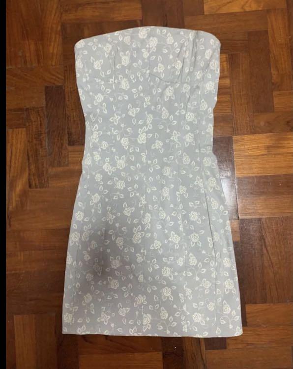 Assorted Dresses (Category: Dresses) located in Singapore. Submitted by take_a_look (Listing ID 1069655585, Image 8). Description: $2.50 each No measurements or extra pics. Questions about availability will be ignored!! Its here means its available. 1. Warehouse Plunge Dress: Sz S, worn once 2. Black off shoulder dress: Sz M, brand new 3. Off shoulder Dress: Sz UK12/US10, brand new with defects. (Slight thread pulled and small stain which might b