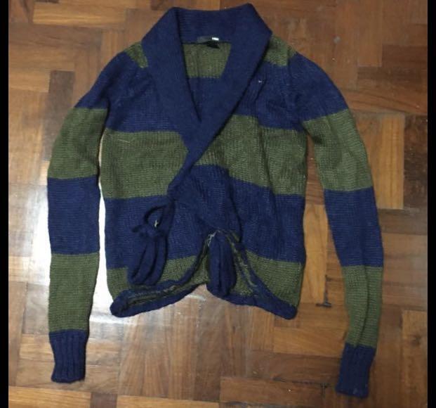 Assorted Jackets (Category: Coats, Jackets and Outerwear) located in Singapore. Submitted by take_a_look (Listing ID 1011215754, Image 6). Description: $2.50 each 1. White Sixties jacket :Free size suits Sz S, brand new 2. Black jacket: Tag sz M (suits S), brand new 3. H&M sweater: Sz S, brand new 4. Red knitted sweater : Sz S, brand new No measurements or extra pics. Normal post $1.50 Qxpress 4.30 (u may arrange your own) Payment to be made with