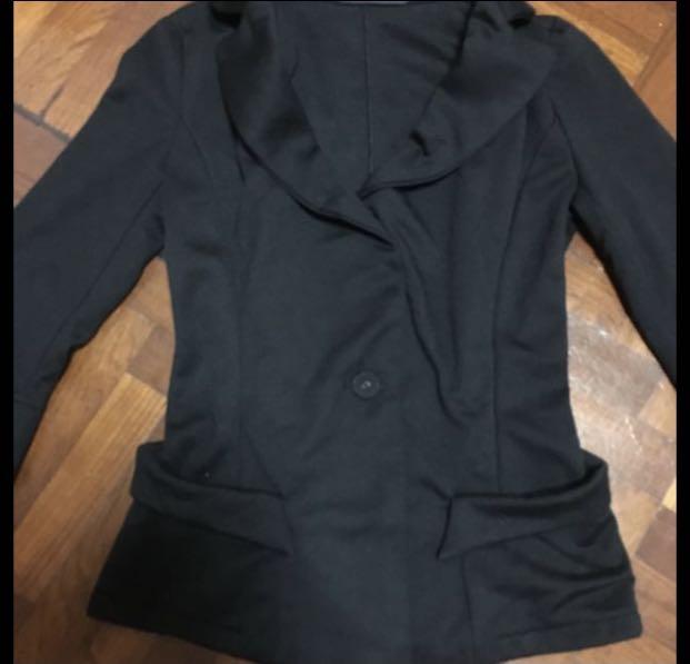 Assorted Jackets (Category: Coats, Jackets and Outerwear) located in Singapore. Submitted by take_a_look (Listing ID 1011215754, Image 5). Description: $2.50 each 1. White Sixties jacket :Free size suits Sz S, brand new 2. Black jacket: Tag sz M (suits S), brand new 3. H&M sweater: Sz S, brand new 4. Red knitted sweater : Sz S, brand new No measurements or extra pics. Normal post $1.50 Qxpress 4.30 (u may arrange your own) Payment to be made with