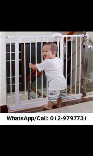 Baby safety gate