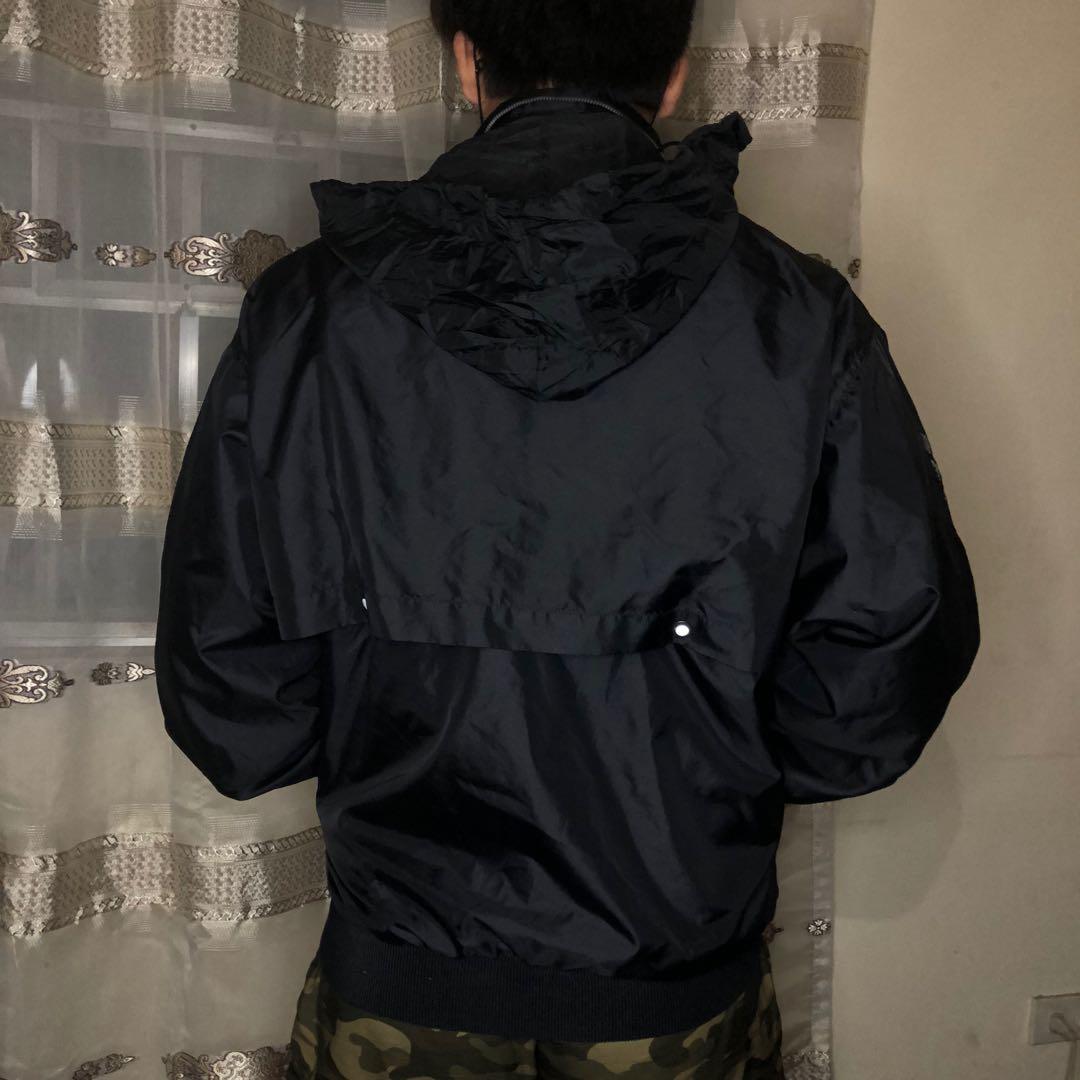 BLACK WINDBREAKER W/ PACKABLE HOODIE (Category: Coats, Jackets and Outerwear) located in San Juan City. Submitted by _thrifter (Listing ID 1069628269, Image 3). Description: IN GOOD CONDITION 🔥.