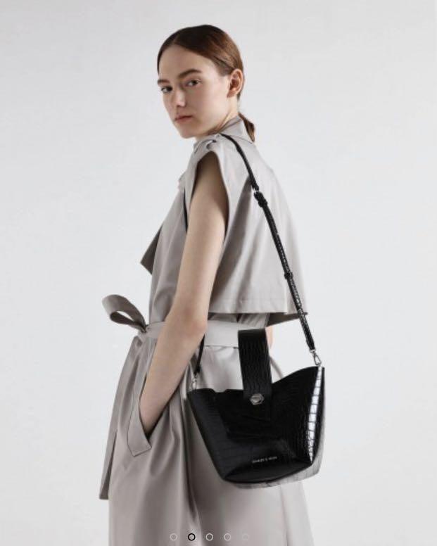Charles and keith wristlet 2025 bucket bag