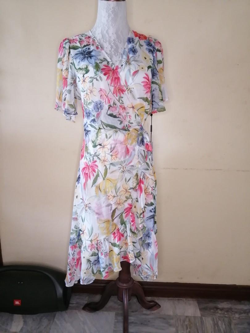 CK floral dress (chiffon) size 4 (small) (Category: Dresses) located in Bacoor. Submitted by tinr0121 (Listing ID 1069519002, Image 1). Description: Calvin Klein floral dress Size: small.