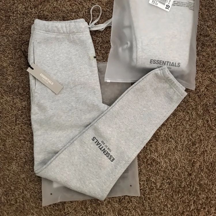 FEAR OF GOD ESSENTIALS Sweatpants Light Heather Grey, Men's Fashion,  Bottoms, Joggers on Carousell