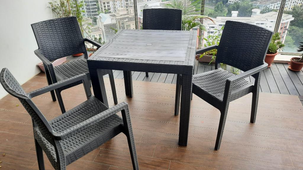 Forty Two outdoor furniture table and four chairs Grey
