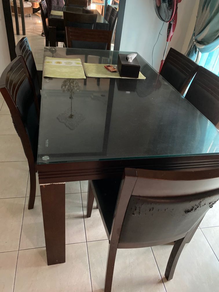 Free dining table self pickup only Johor Bahru, Furniture & Home Living