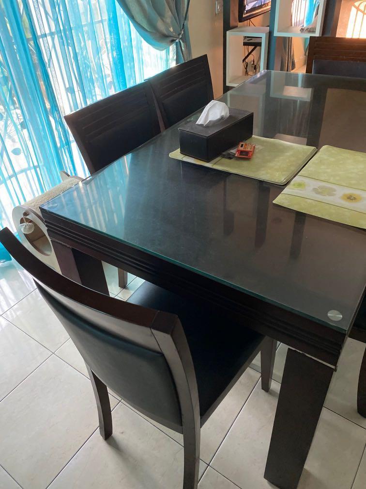Free dining table self pickup only Johor Bahru, Furniture & Home Living