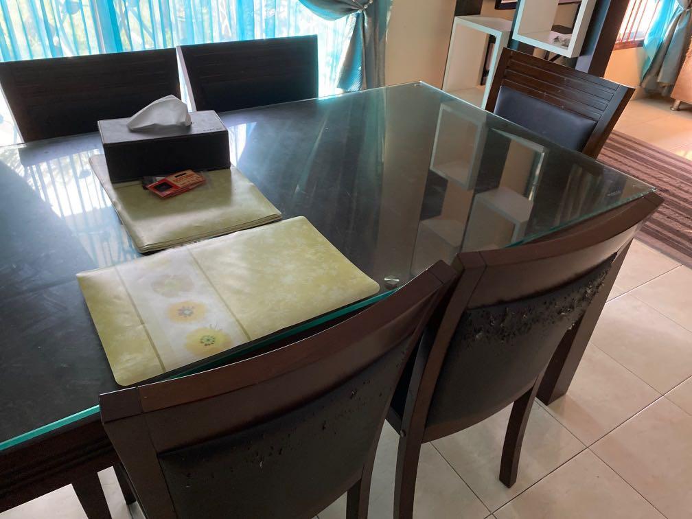Free dining table self pickup only Johor Bahru, Furniture & Home Living
