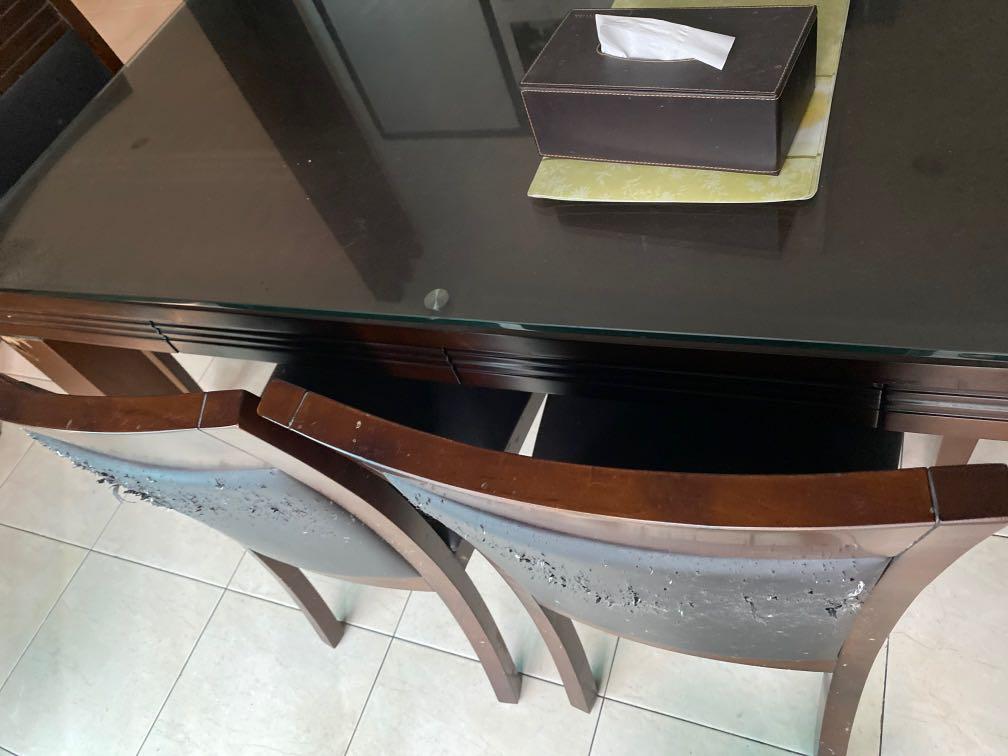 Free dining table self pickup only Johor Bahru, Furniture & Home Living