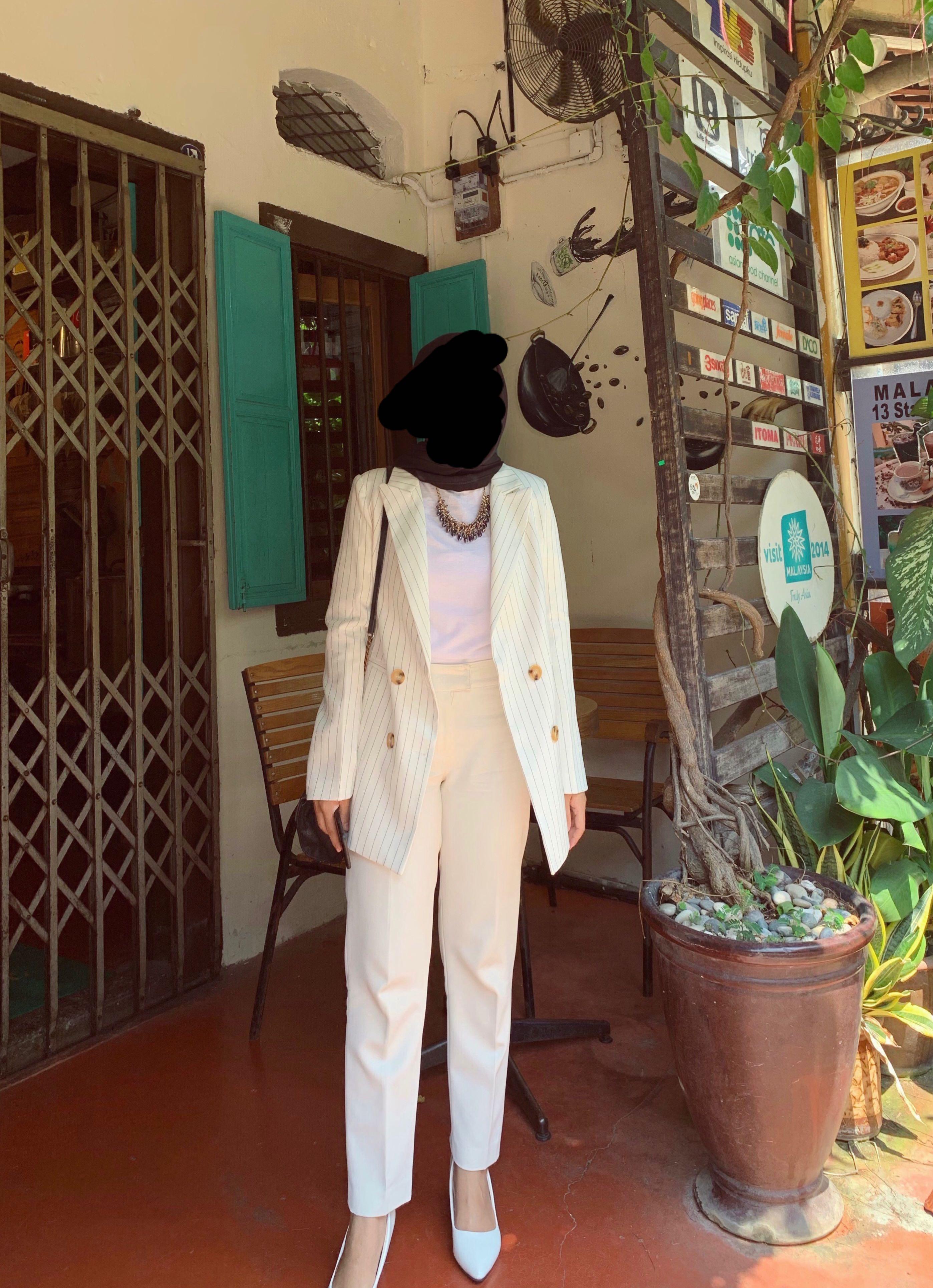 FV Double Breasted Blazer (Category: Coats, Jackets and Outerwear) located in Bukit Baharu. Submitted by galacteaa (Listing ID 1069656136, Image 2). Description: FV Erica double breasted blazer in white Only blazer, no pants.