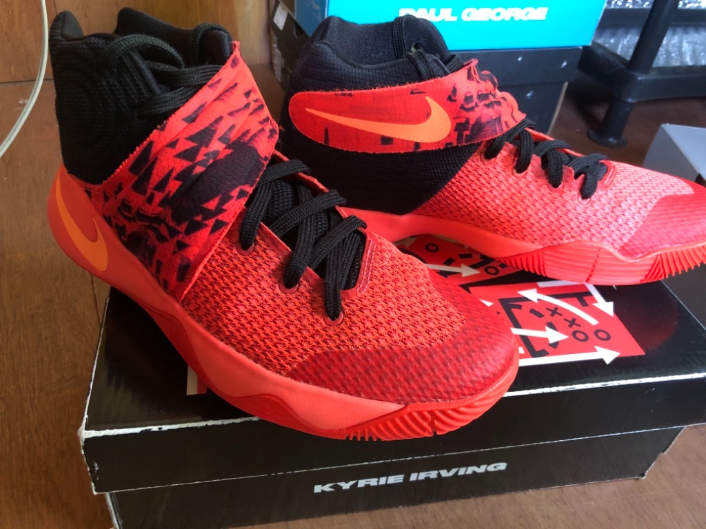 Un fiel conversión Matar Kyrie 2 “inferno”, Men's Fashion, Footwear, Sneakers on Carousell