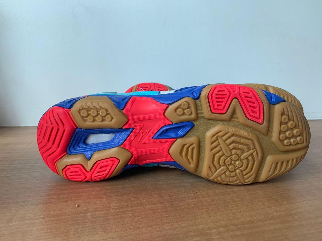 Mizuno wave twister deals 2 indoor court shoes