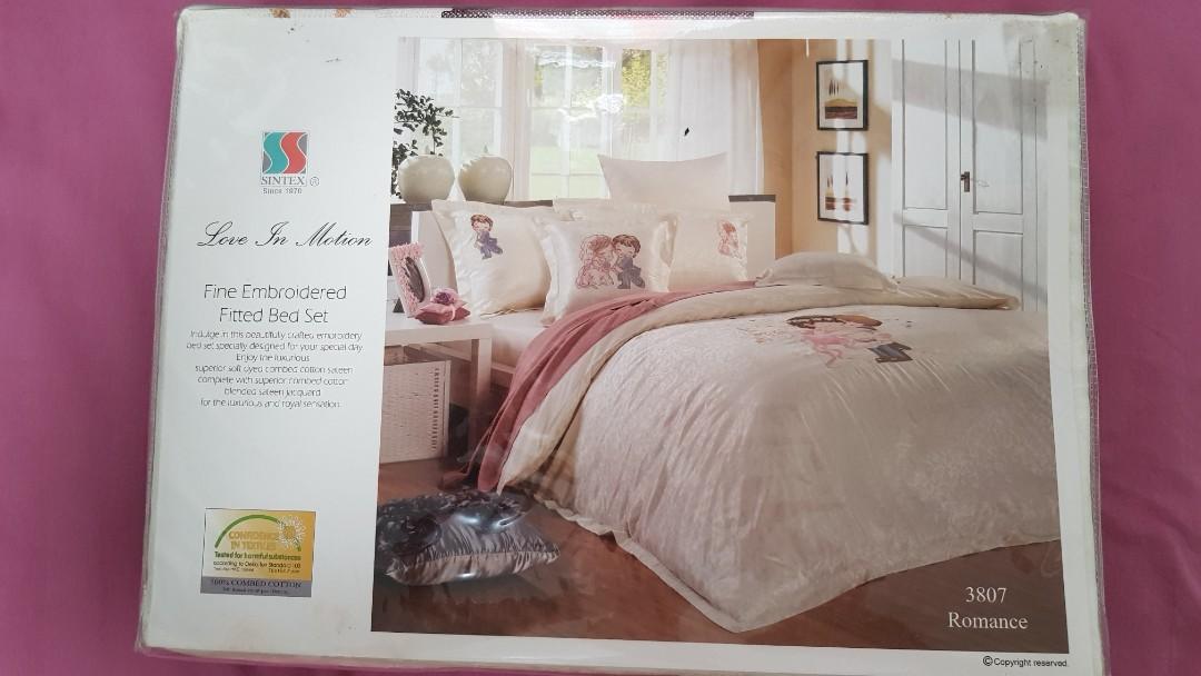 queen size bed set (Category: Bed Frames & Mattresses) located in Singapore. Submitted by sky_1975 (Listing ID 1069678957, Image 2). Description: offer a price if serious buying. self collect only..