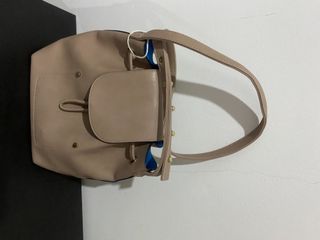 (Category: ) located in . Submitted by preloved_all (Listing ID 1069660335, Image 1). Description: .