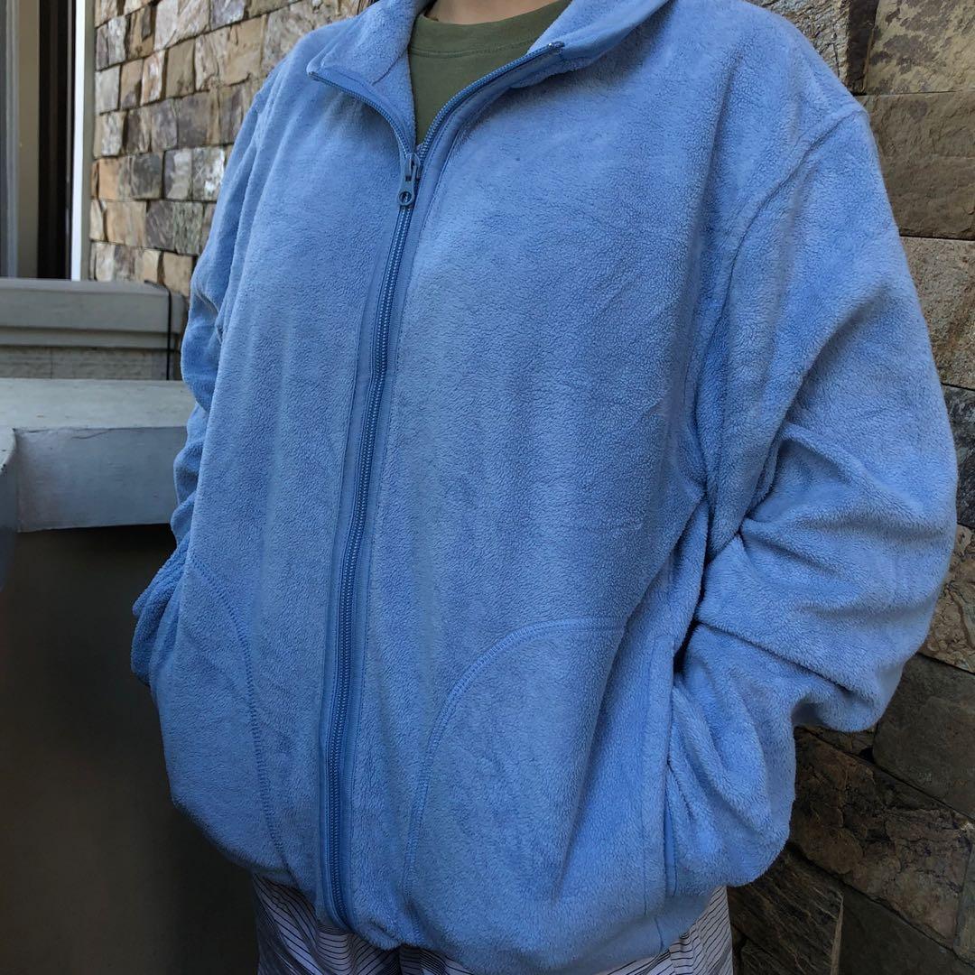 UNIQLO JACKET (Category: Coats, Jackets and Outerwear) located in San Juan City. Submitted by _thrifter (Listing ID 1069607205, Image 1). Description: Excellent condition 🔥.