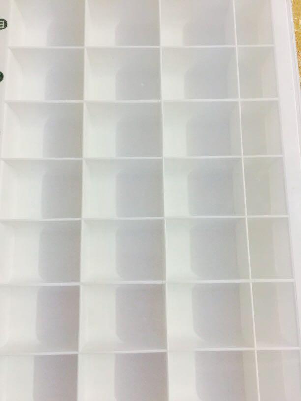 🔘 Plastic Organizer • 28 slots (Category: Storage Boxes & Baskets) located in Makati City. Submitted by jennyitems (Listing ID 1069724493, Image 2). Description: 🔘 Plastic Organizer ▫️ 28 Slots ▫️ Color White ▫️Size: W 17 x D 23.5 x H 2.5cm ▫️Can be used as any of the ff: •Medicine Container •Accessories Container • Earrings Container • Diamond Painting Beads Container • Tools/Screw Container • Or any of the like.