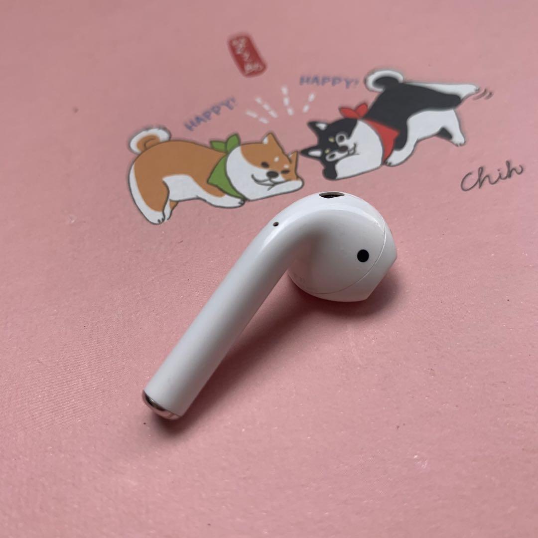 ‼️AirPods Gen 1 RIGHT POD ONLY‼️ (Category: Portable Audio Accessories) located in Mandaluyong City. Submitted by lady.lannister (Listing ID 1069704561, Image 2). Description: ‼️AirPods Gen 1 RIGHT PIECE only ‼️ 2500 ❤️ 💯 Original FIXED PRICE 😘 Model number: A1523 👉 Will provide serial number for interested buyers 👉Fully sanitized ‼️ Replacement for your broken or lost Gen 1 AirPod ‼️ Disclaimer: ✅ Please make sure your charging case is origi