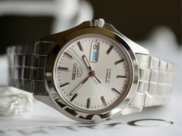 BNIB] Seiko 5 SNKK87K1 Automatic White Dial Watch Stainless Steel Bracelet  (SNKK87 SNKK087 SNKK 087) Same watch as our Sg Prime Minister!, Luxury,  Watches on Carousell