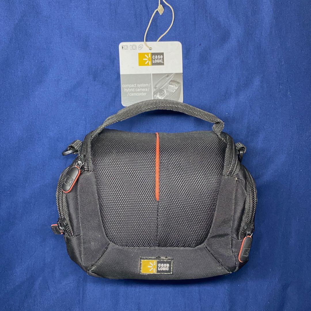 Case Logic Compact System/Hybrid/Camcorder Kit Bag DCB-305 (Category: Video Cameras) located in Paranaque City. Submitted by blonded_ (Listing ID 1069800815, Image 1). Description: Case Logic Compact System/Hybrid/Camcorder Kit Bag DCB-305 Size: 20.1 x 14 x 15 cm Fits devices: 14 x 7.6 x 8.9 cm Materials: Polyester, Nylon Condition: 8/10 Only needs cleaning Issue: No strap.