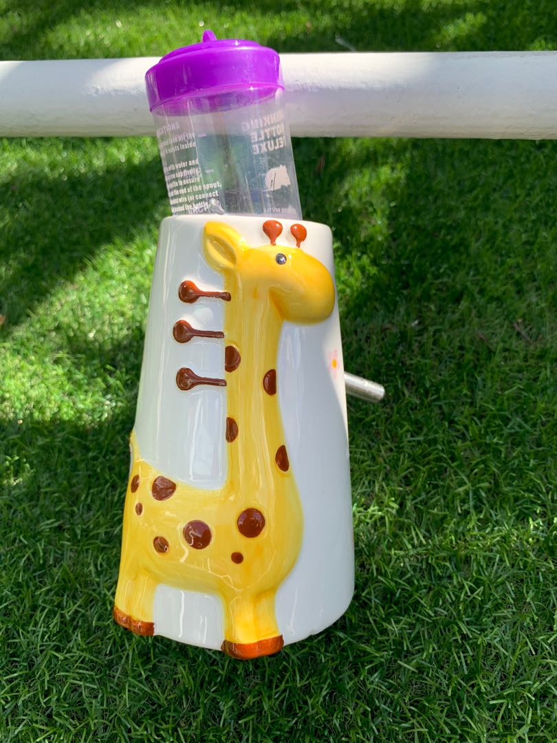 Giraffe Ceramic water bottle holder, Pet Supplies, Homes & Other Pet