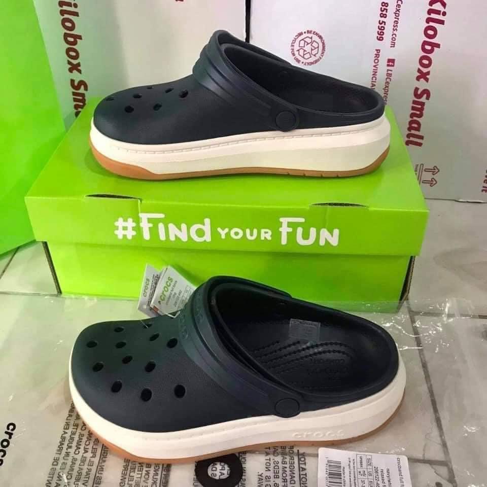 crocs full force