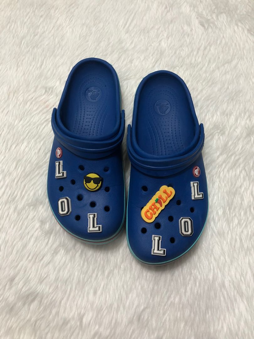 Blue crocs hotsell with jibbitz