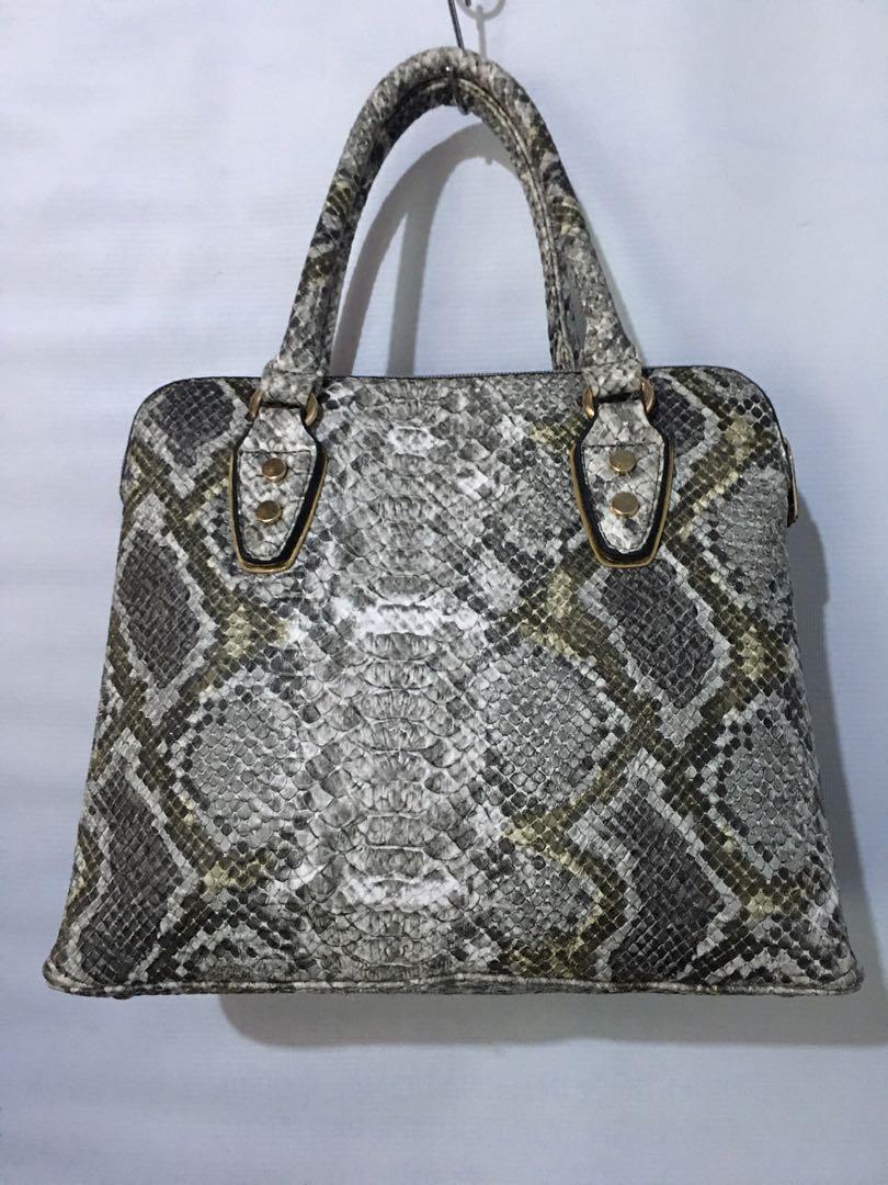 Elequator snake skin two way (Category: Shoulder Bags) located in Cainta. Submitted by janilen (Listing ID 1069824867, Image 2). Description: 10"x12" Authentic. No sling. No flaws See Pic for details .