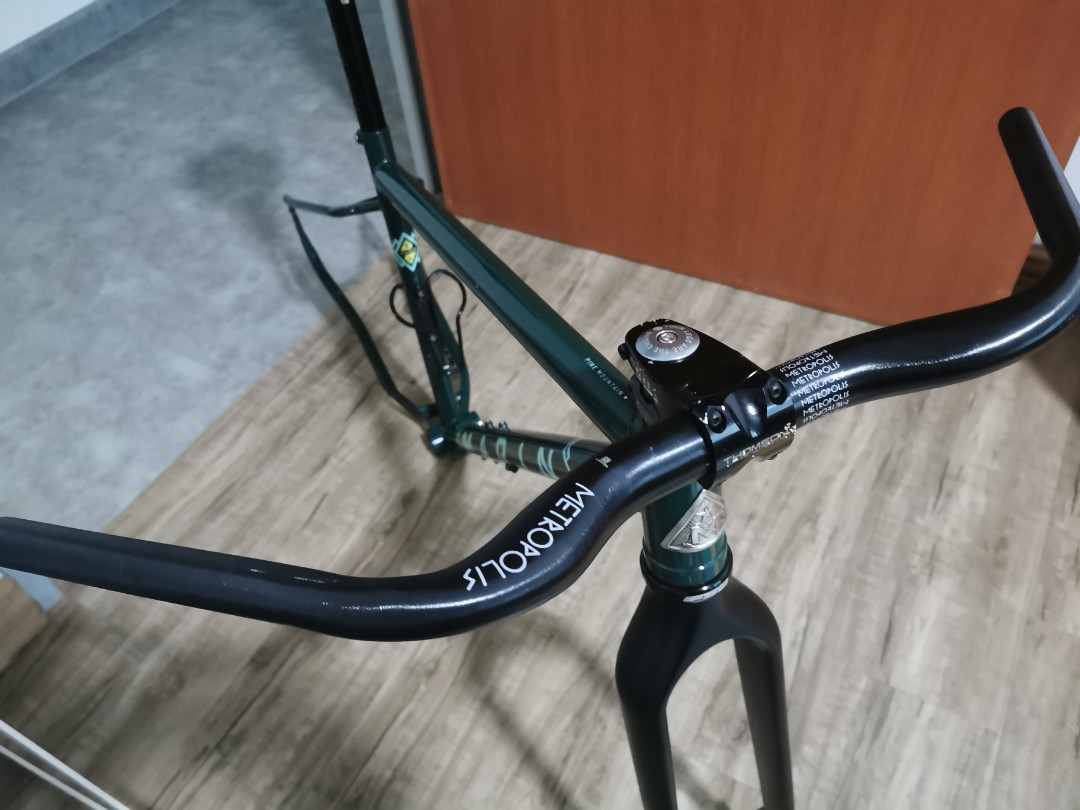 Metropolis handlebar 2025