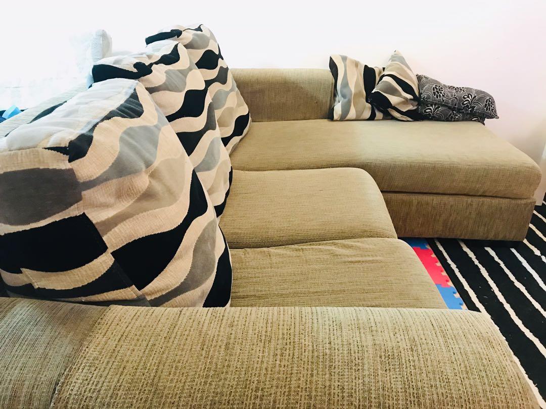 Deco ruang tamu on sale sofa l shape