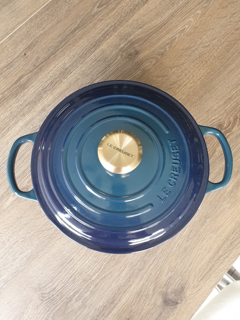 Le Creuset Agave Signature Essential Oven 24cm, Furniture & Home Living