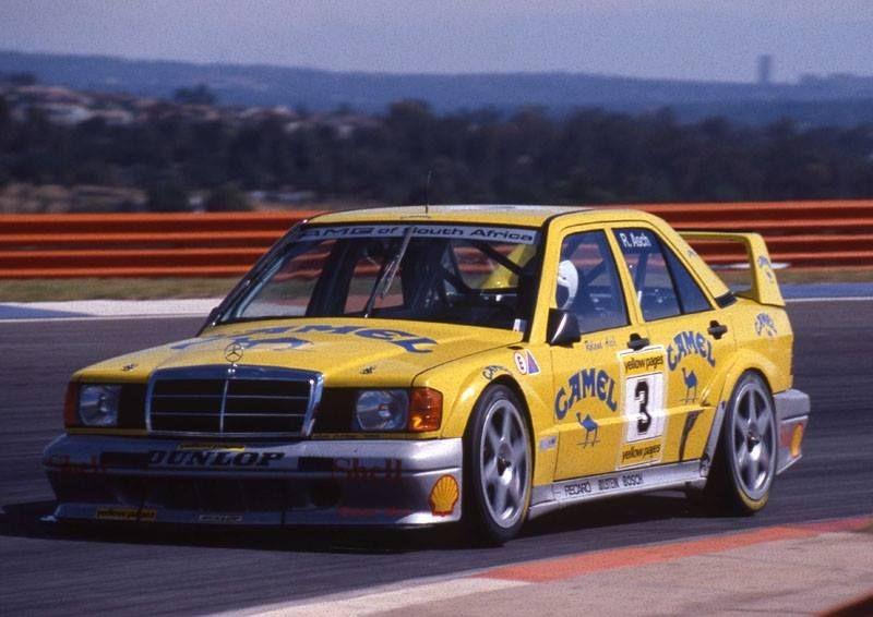 MINI GT 187 Benz 190E 2.5-16, 興趣及遊戲, 收藏品及紀念品, 明星周邊 - Carousell