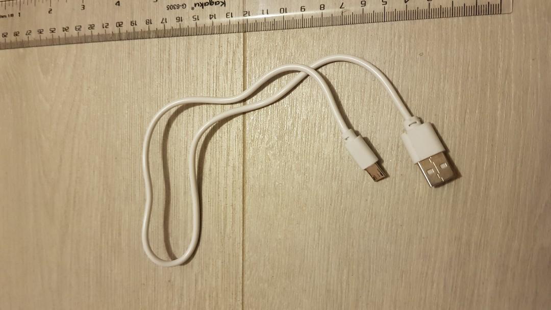Misc. cables （分類：電腦線、轉接線及轉換器）位於 Hong Kong。 由 sarahlam42 提交（商品編號 1069773310，圖片 1）。簡介： see photo。