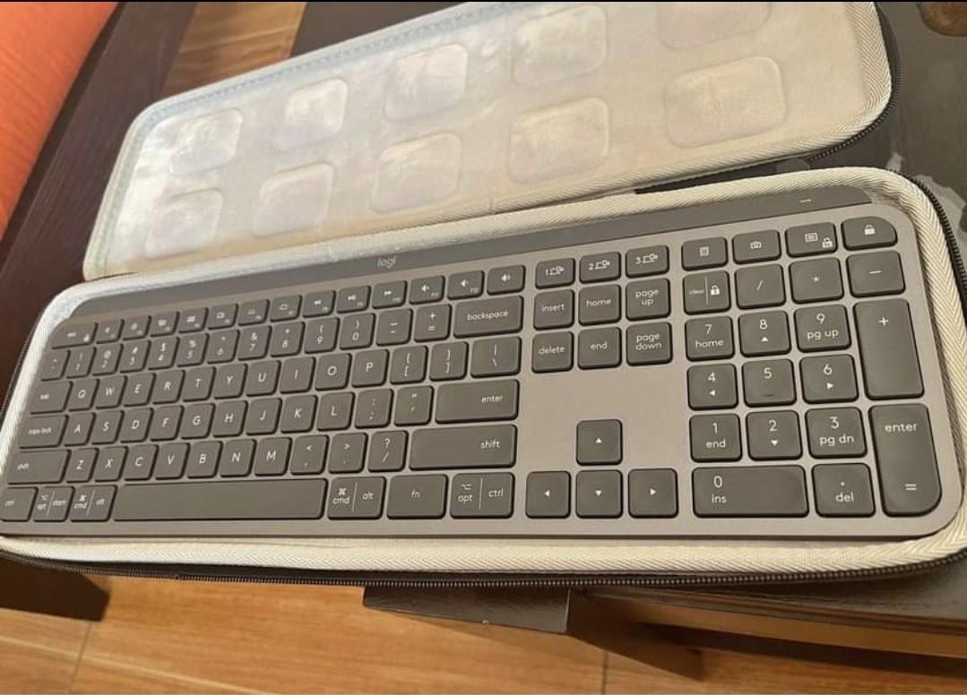 MX Keys Almost New with Free Case (Category: Other Accessories) located in Pasig City. Submitted by sibsmnl (Listing ID 1069864923, Image 2). Description: MX Keys Inclusions: - box - unifying receiver - hard case worth P1000 Can be used with 3 devices Works with Logitech Flow.