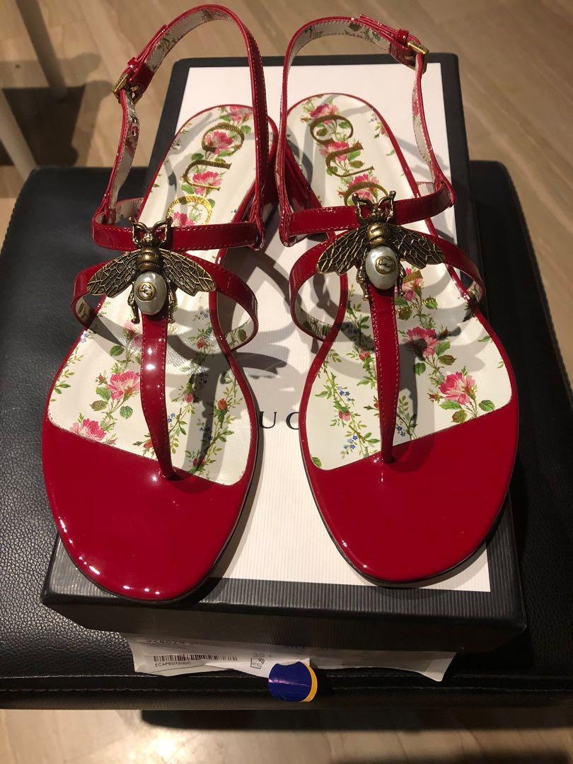 Gucci flip flops with top bee