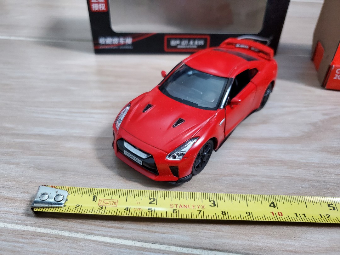 Nissan Gtr R35 可回力 可打開車頭兩邊門 另有黑色 藍色 橙色可供選擇 全新1 36 啞紅色日產 R35 合金玩具回力跑車dull Red Color Nissan Gtr