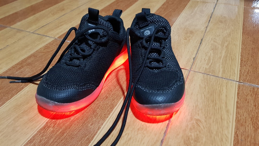 sketchers ice light